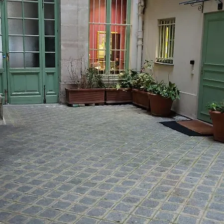 Apartment Petit Toit Madeleine - Flat In Concorde Elysee Opera *